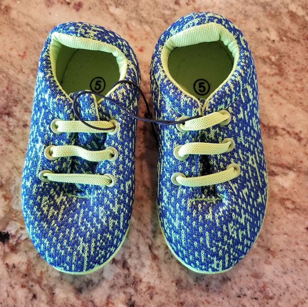 NWOT toddler shoes, elastic laces